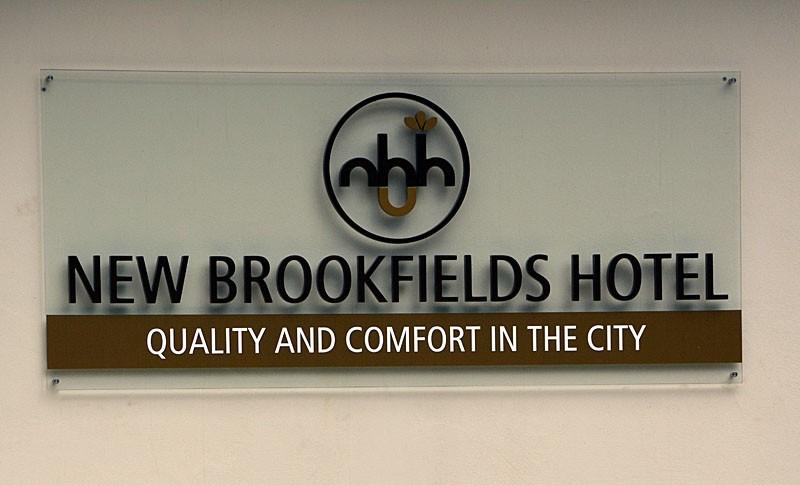 New Brookfields Hotel ฟรีทาวน์ โลโก้ รูปภาพ